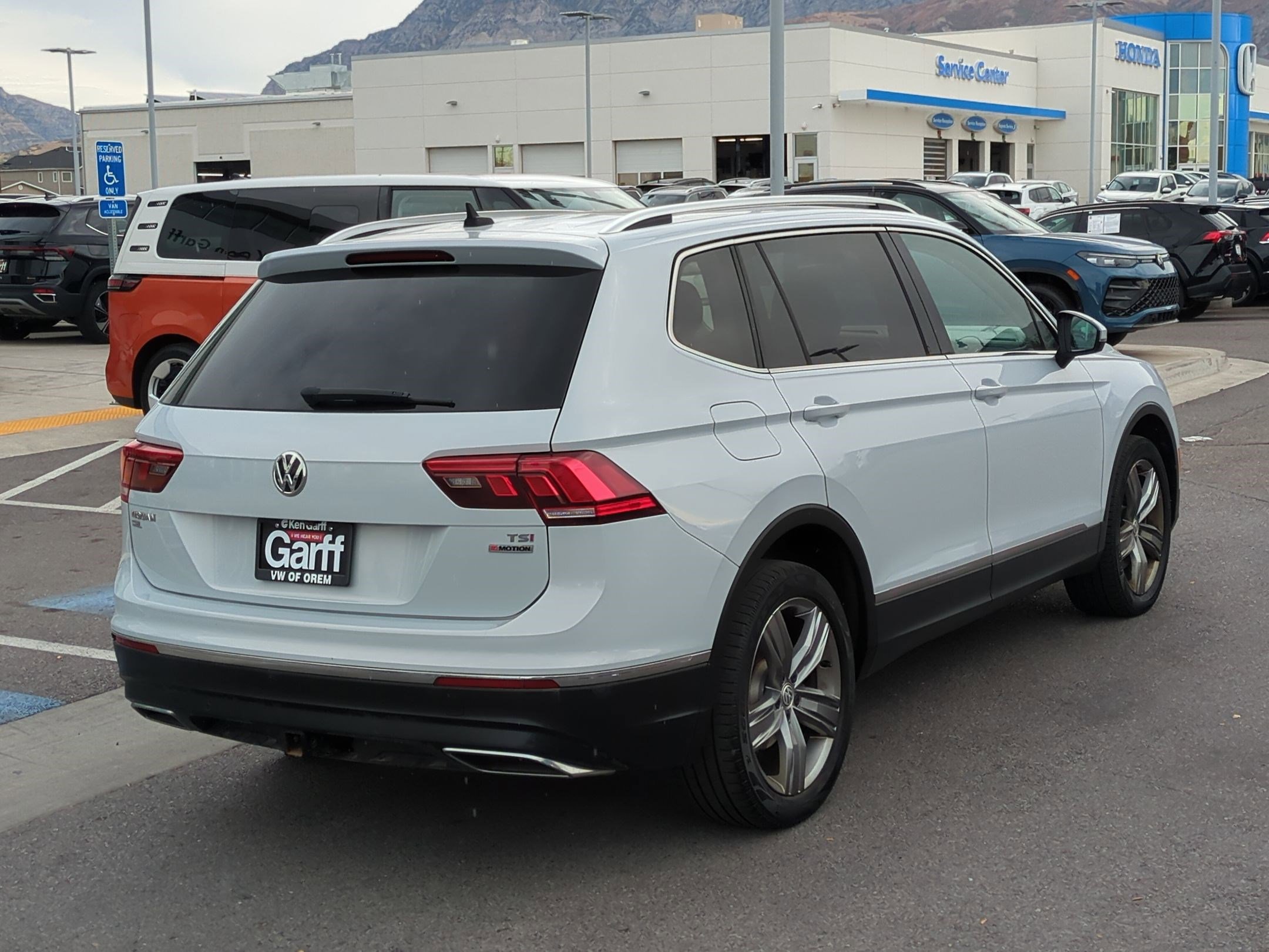 2018 Volkswagen Tiguan SEL Premium photo 3