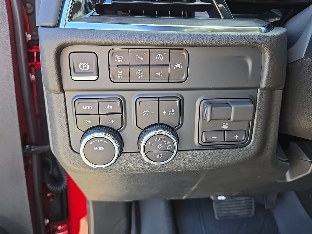 2025 Chevrolet Suburban LT photo 20