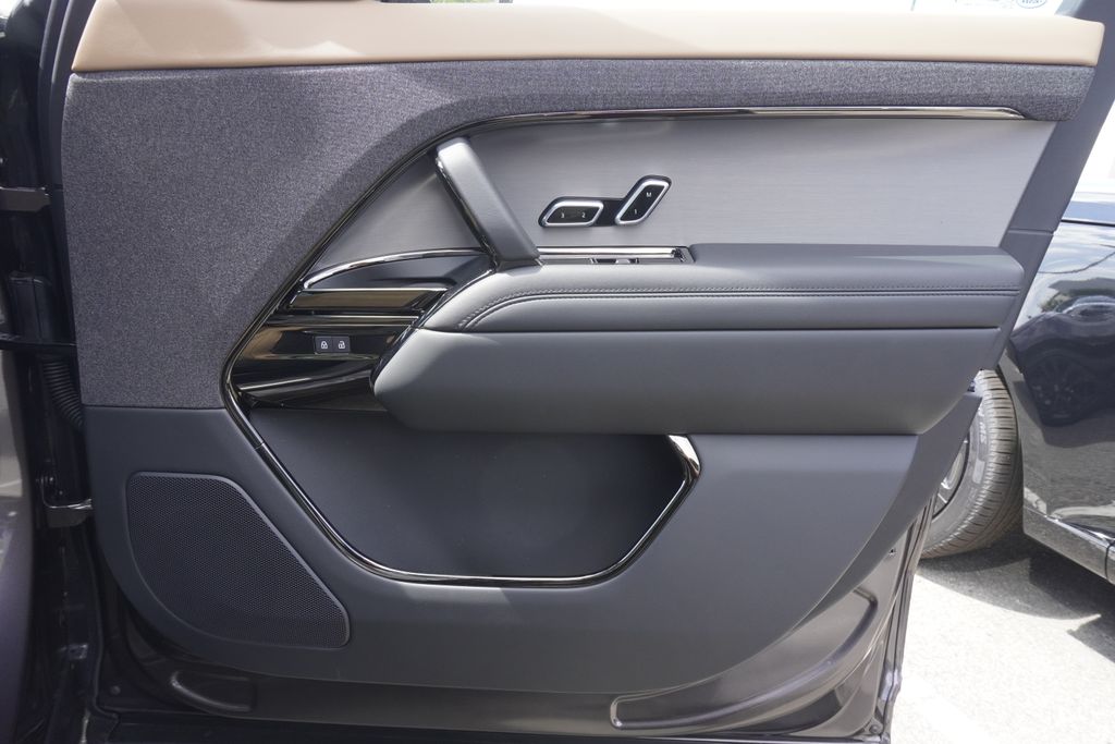2025 Land Rover Range Rover Sport SE photo 20