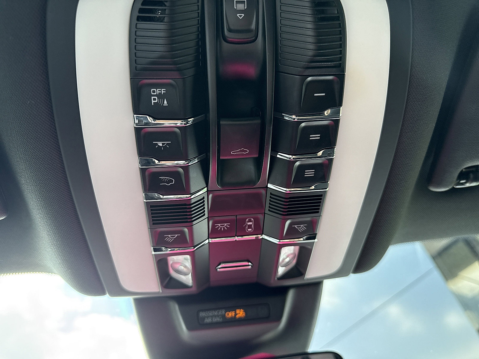 2021 Porsche Macan S photo 17