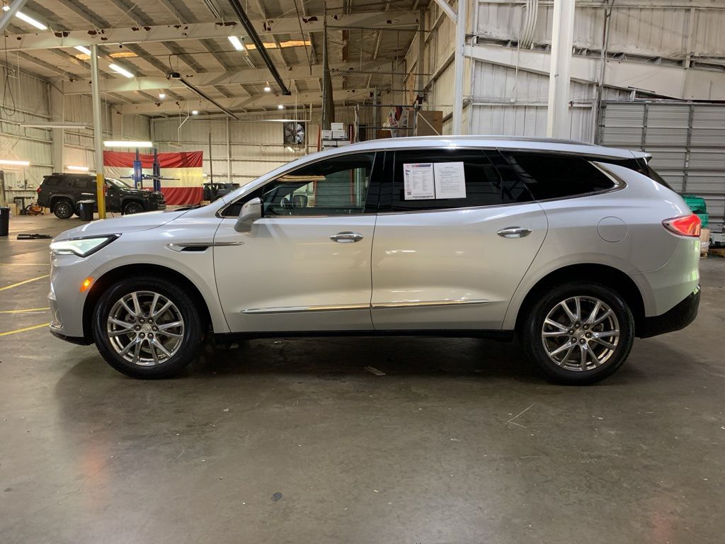 2022 Buick Enclave Premium photo 2