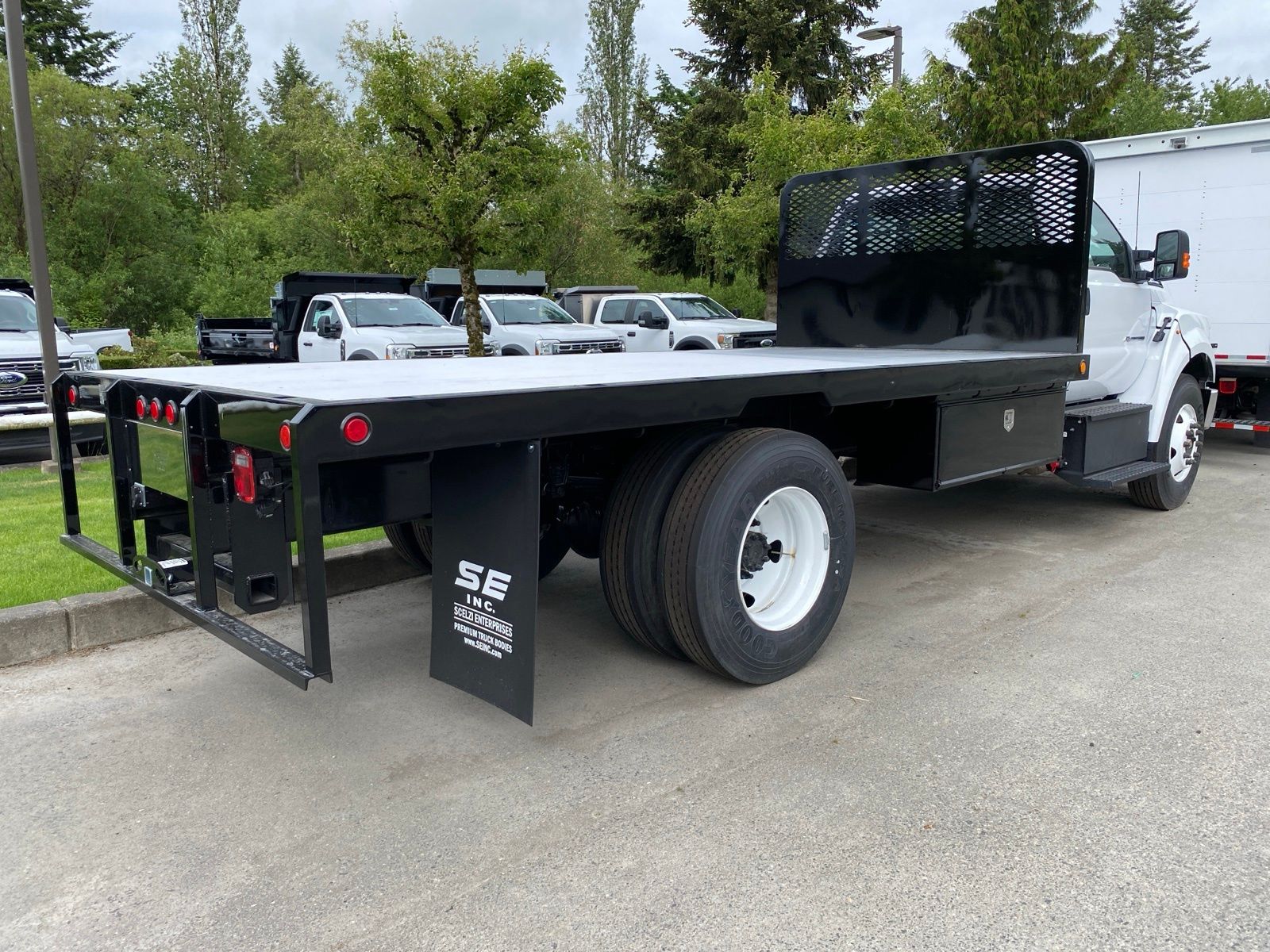 2026 Ford F-650 photo 3