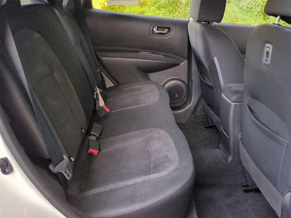 2014 Nissan Rogue Select S photo 24