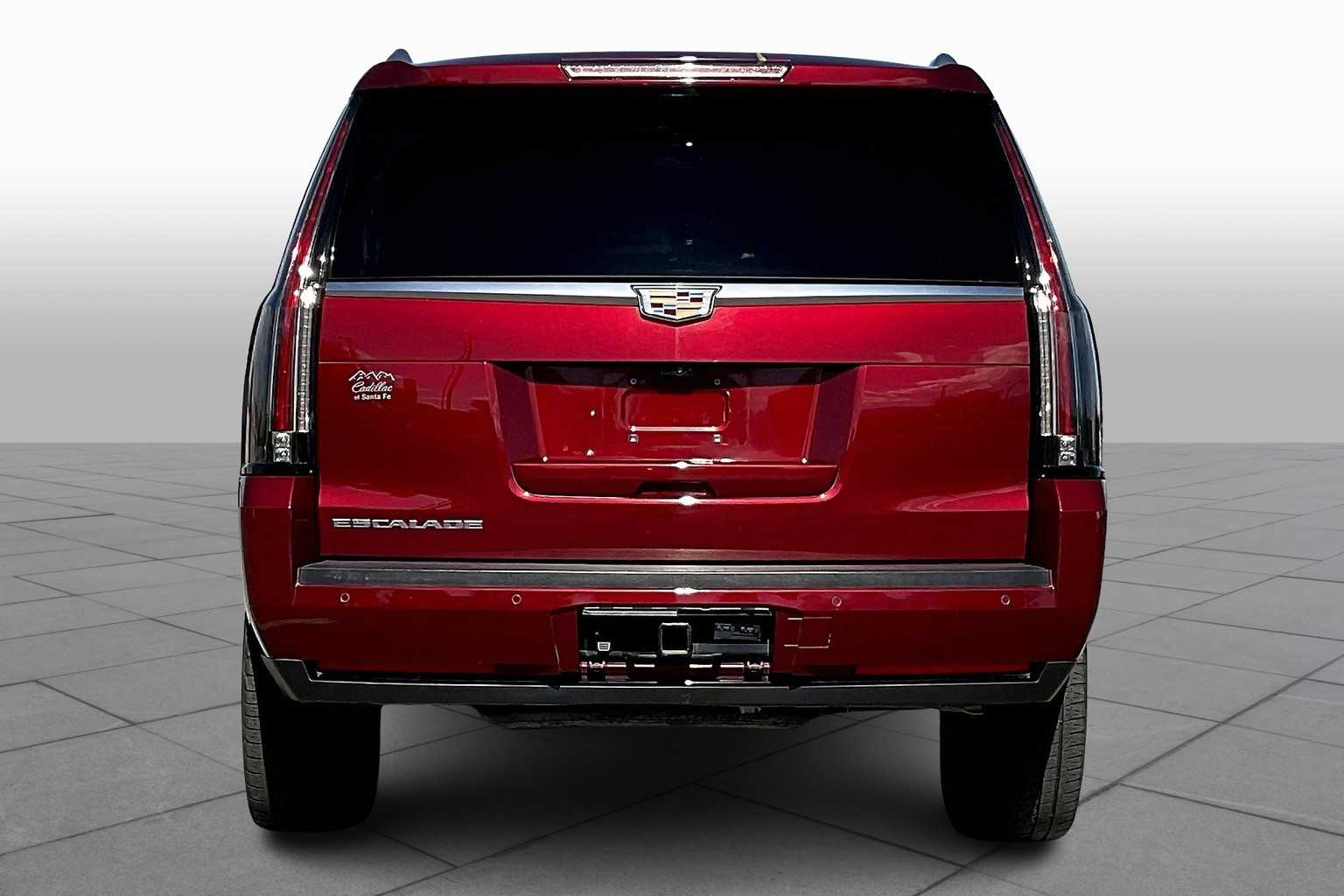 2017 Cadillac Escalade Luxury photo 4
