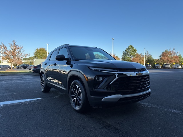 2024 Chevrolet Trailblazer LT photo 3