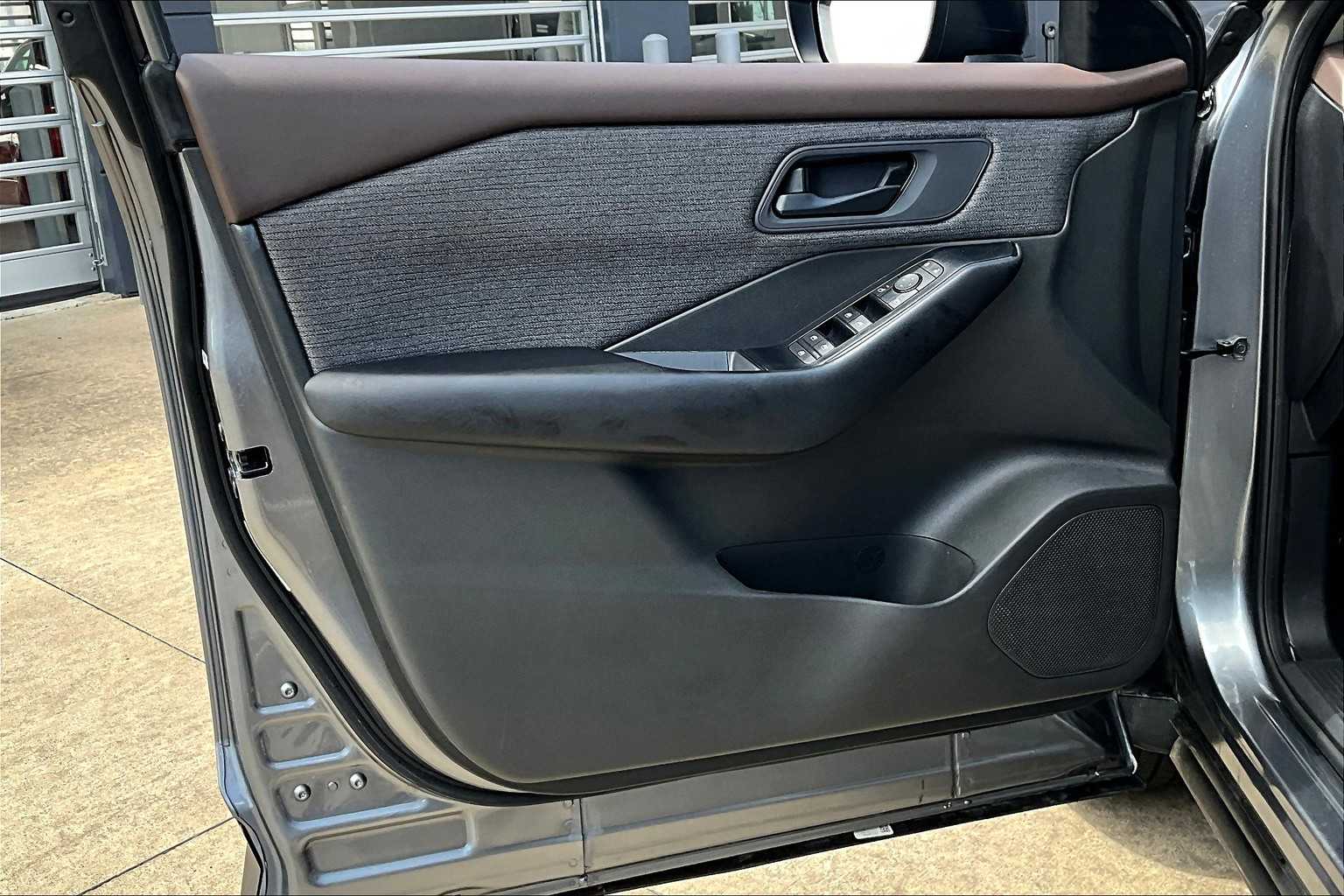 2023 Nissan Rogue S photo 14