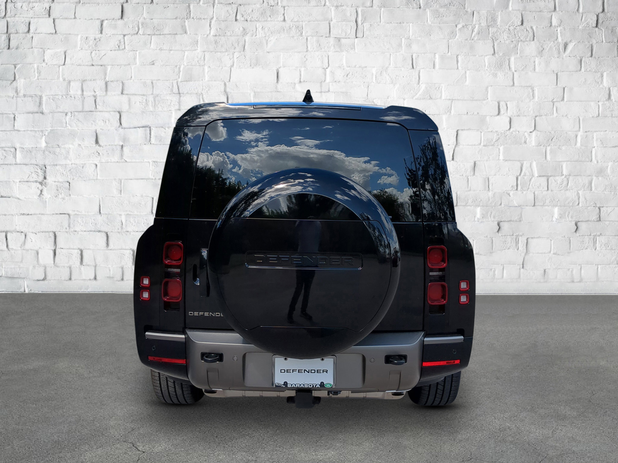 2025 Land Rover Defender 130 X-Dynamic SE photo 3