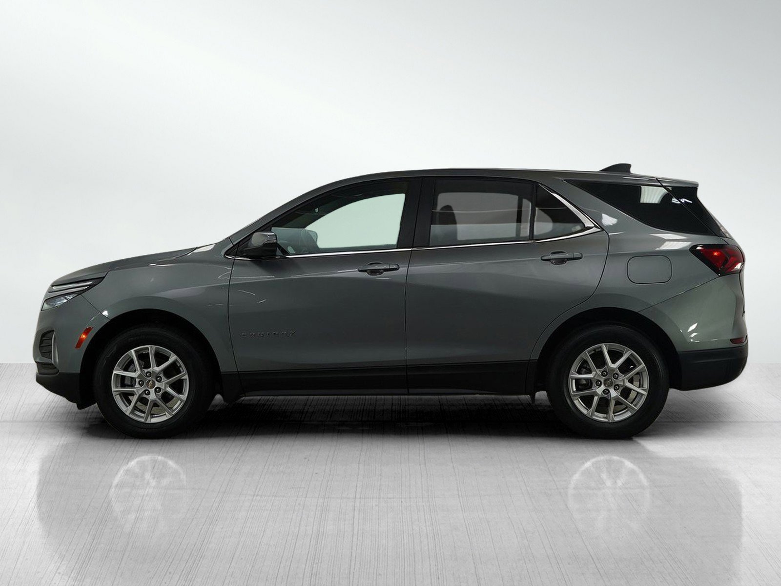 Used 2024 Chevrolet Equinox LT with VIN 3GNAXUEG2RL247220 for sale in Bloomington, Minnesota