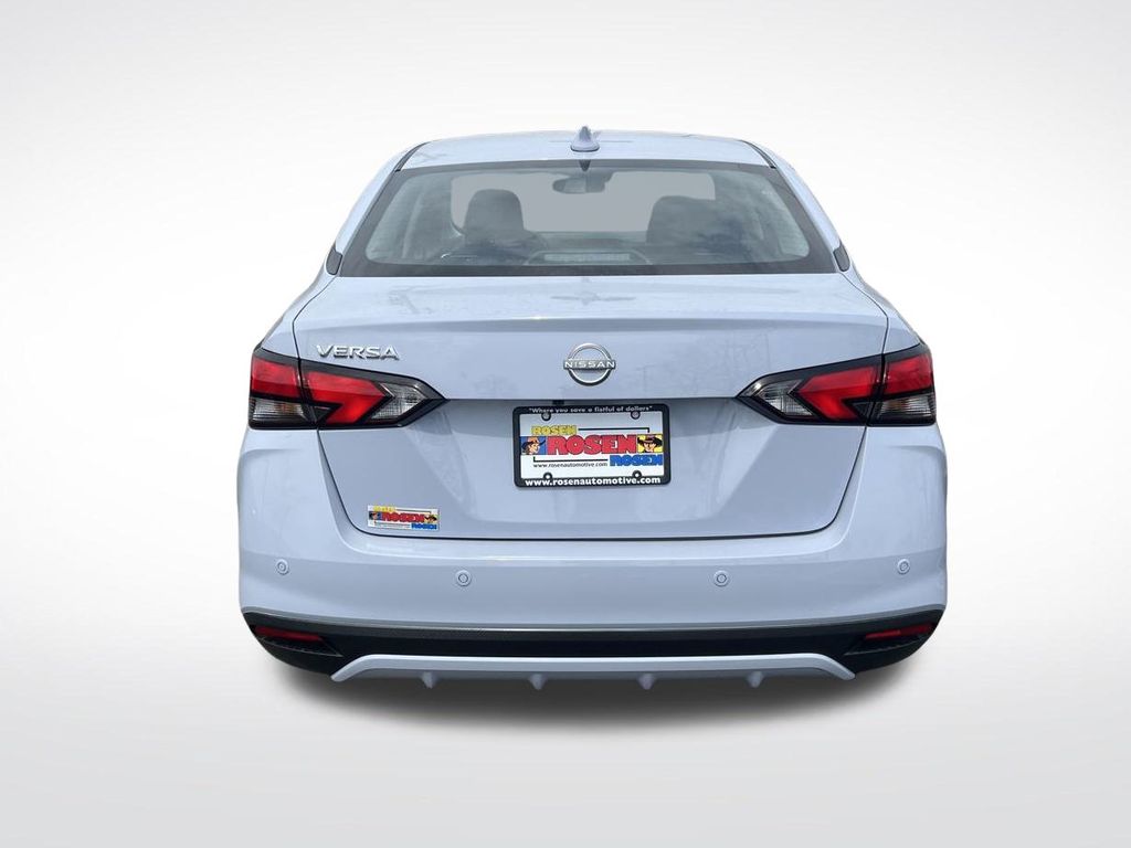 2025 Nissan Versa SV photo 4
