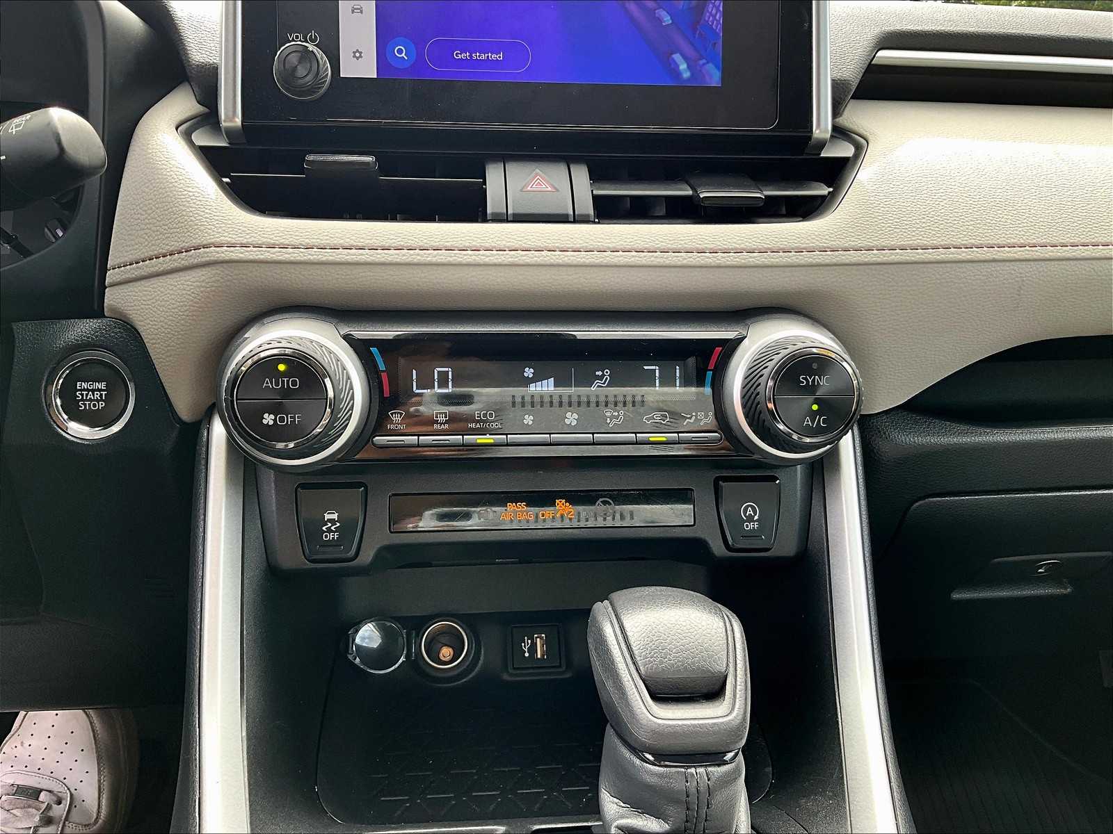 2023 Toyota RAV4 XLE photo 26