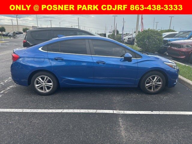 2017 Chevrolet Cruze LT photo 7