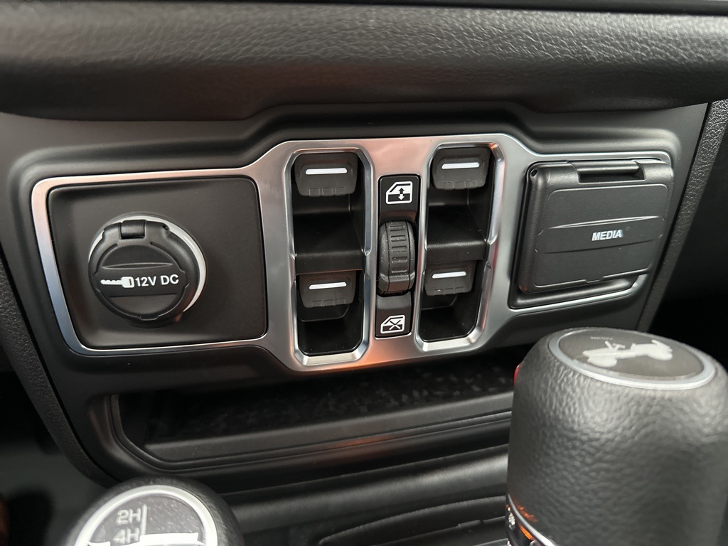 2025 Jeep Wrangler Sport photo 13