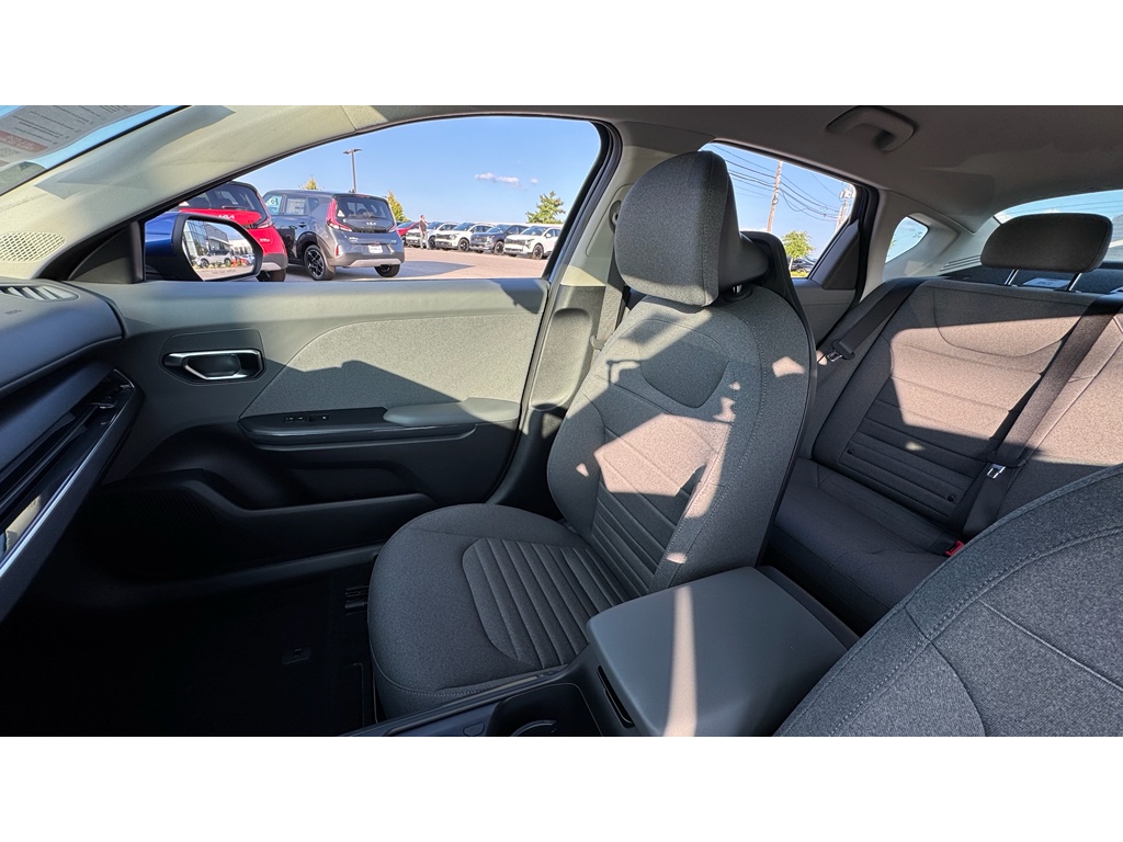 2025 Kia K4 EX photo 9