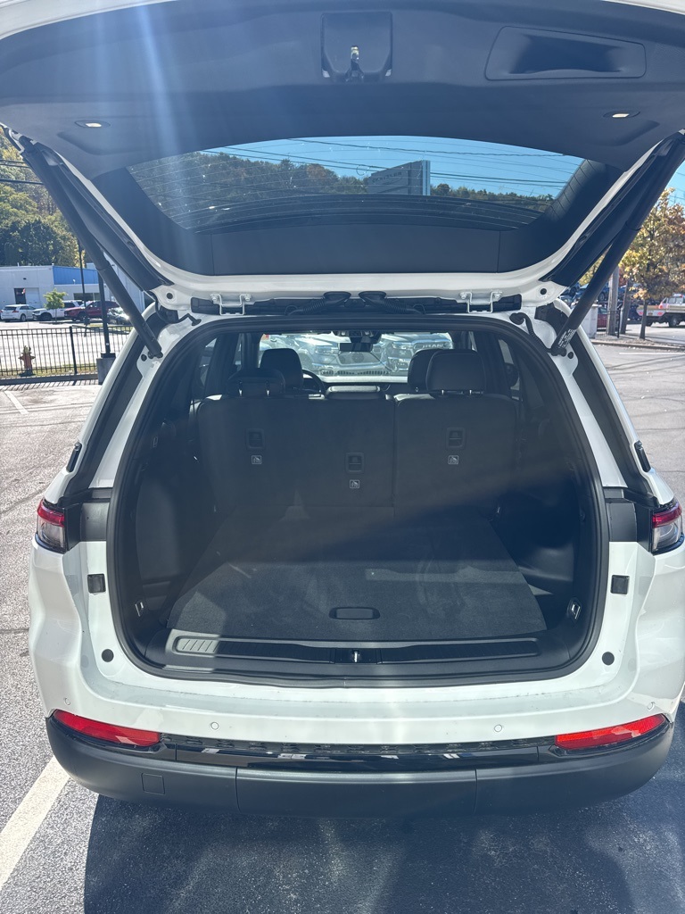 2025 Jeep Grand Cherokee Limited photo 3