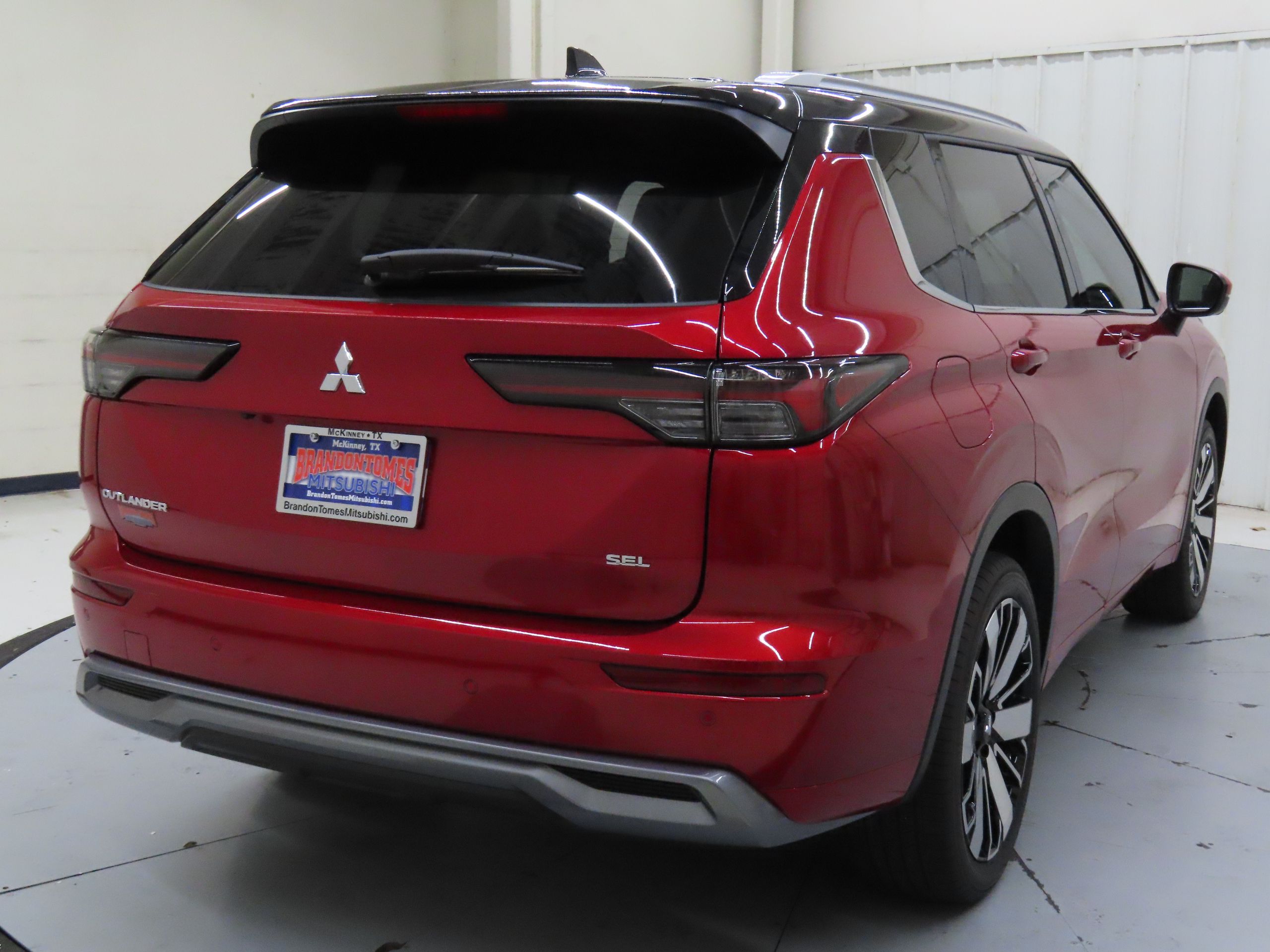 2025 Mitsubishi Outlander SEL photo 2