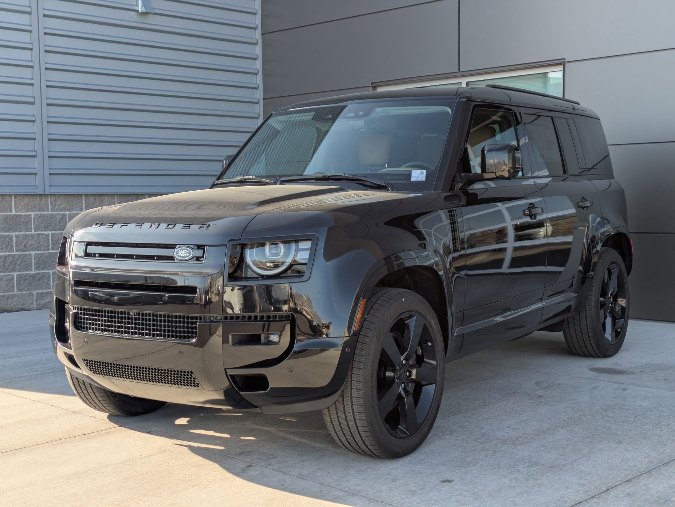 2026 Land Rover Defender X-Dynamic SE's photo