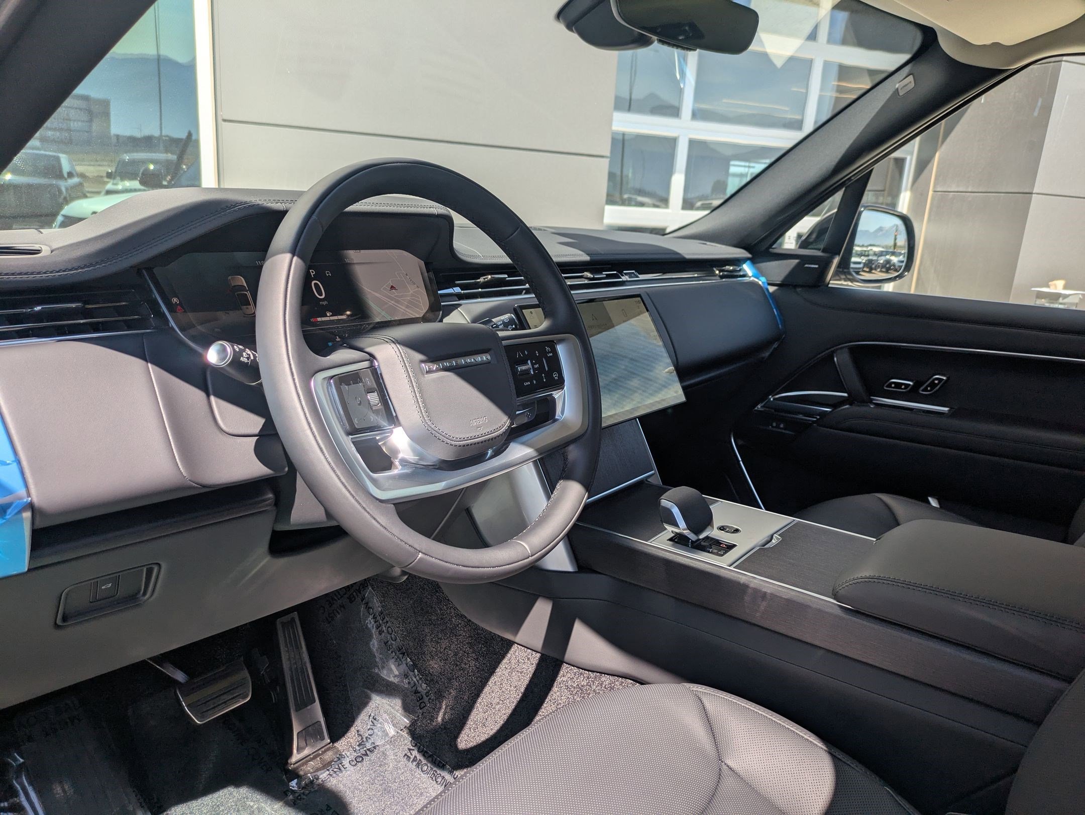 2025 Land Rover Range Rover SE photo 10