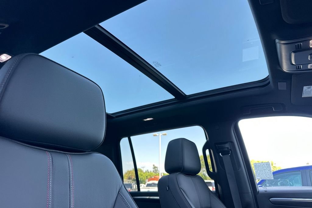 2025 Chevrolet Suburban RST photo 19