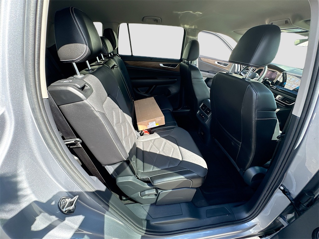2024 Volkswagen Atlas SE Technology photo 27