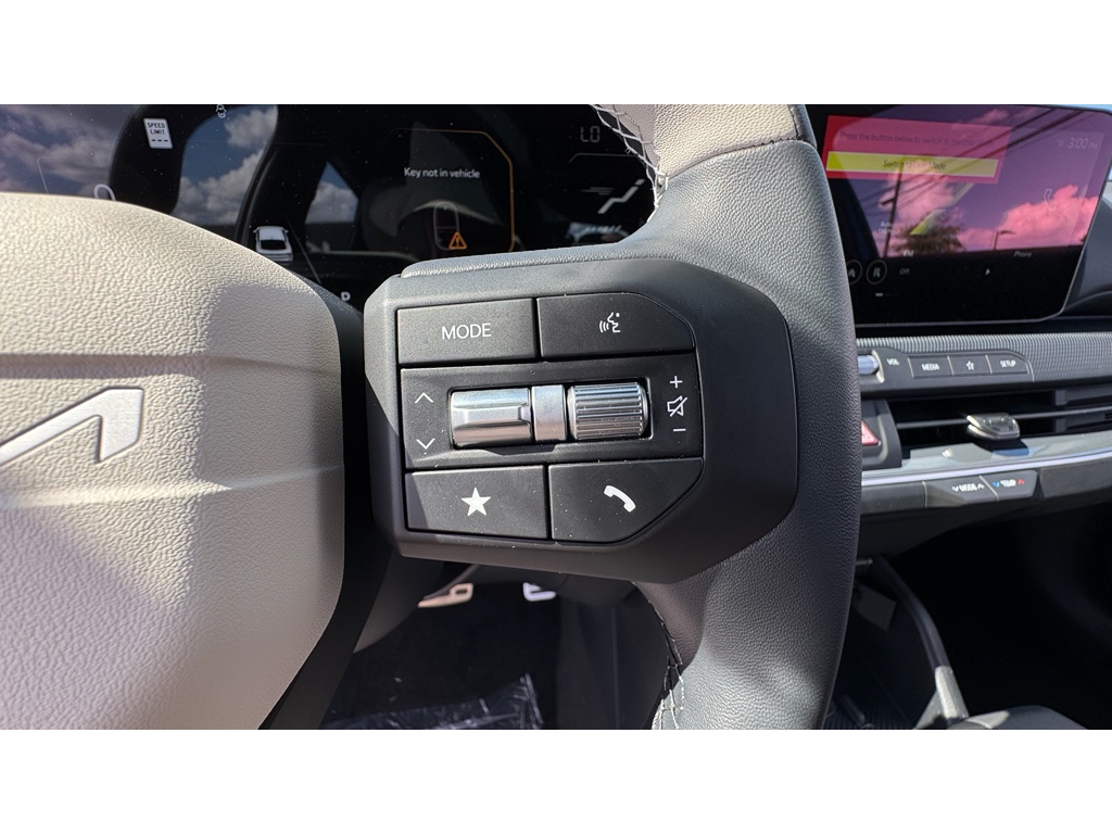 2025 Kia K4 GT-Line Turbo photo 11