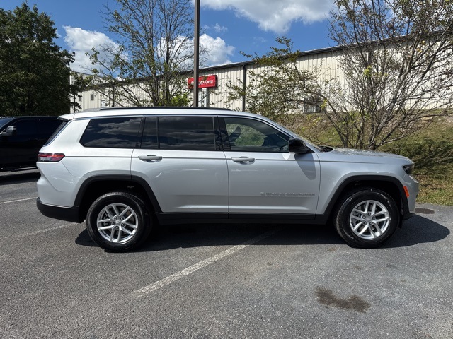 2025 Jeep Grand Cherokee Laredo X photo 2