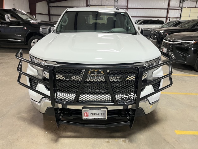 2023 Chevrolet Silverado 1500 LT photo 2