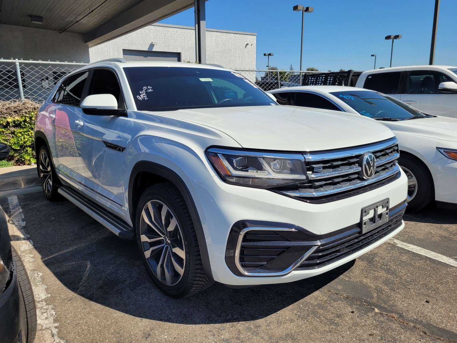 2021 Volkswagen Atlas Cross Sport V6 SEL R-Line photo 3