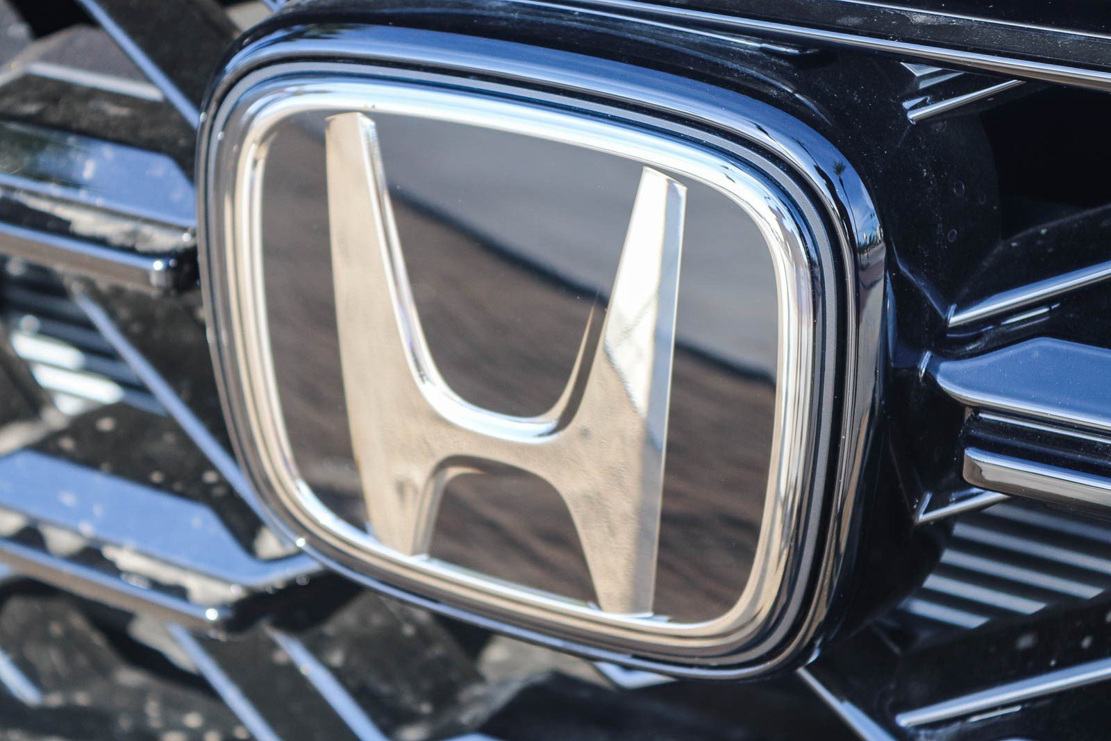 2026 Honda CR-V Hybrid Sport-L photo 3