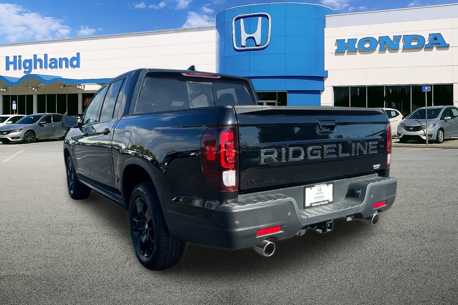 2024 Honda Ridgeline Black Edition photo 3