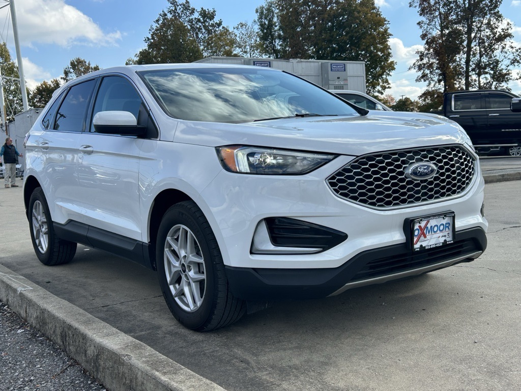2023 Ford Edge SEL photo 4