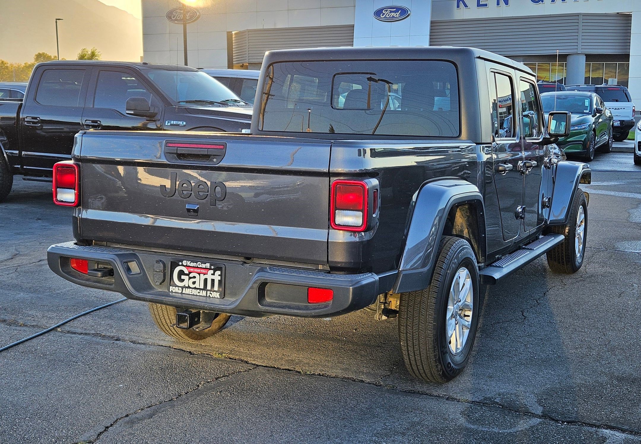 2023 Jeep Gladiator Sport S photo 3