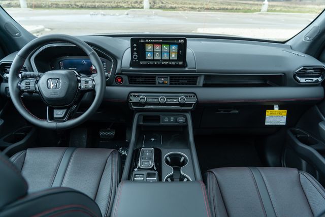2025 Honda Pilot Black Edition photo 13