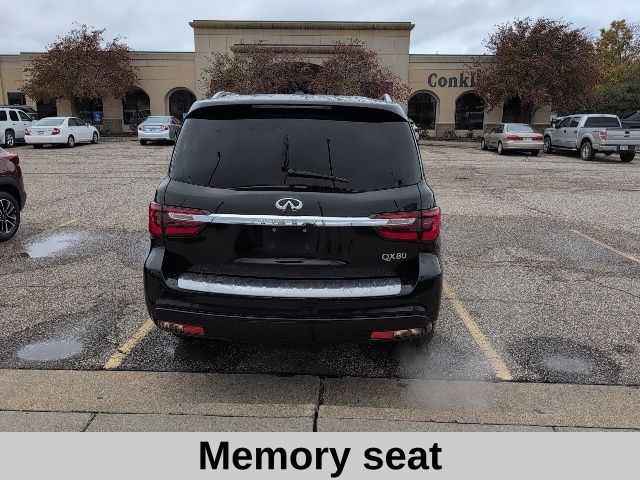 2019 Infiniti QX80 Luxe photo 3