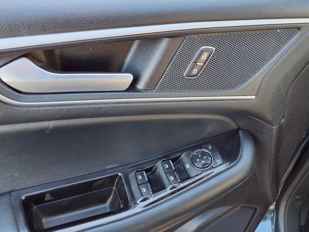 2019 Ford Edge SEL photo 11