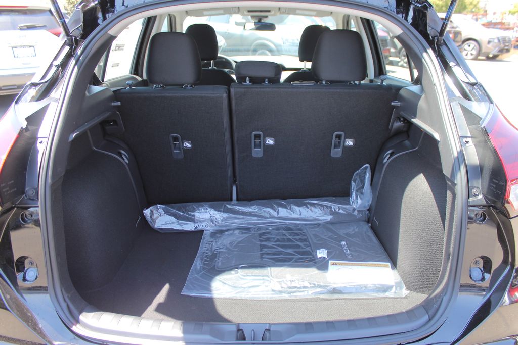 2025 Nissan Kicks Play S photo 9