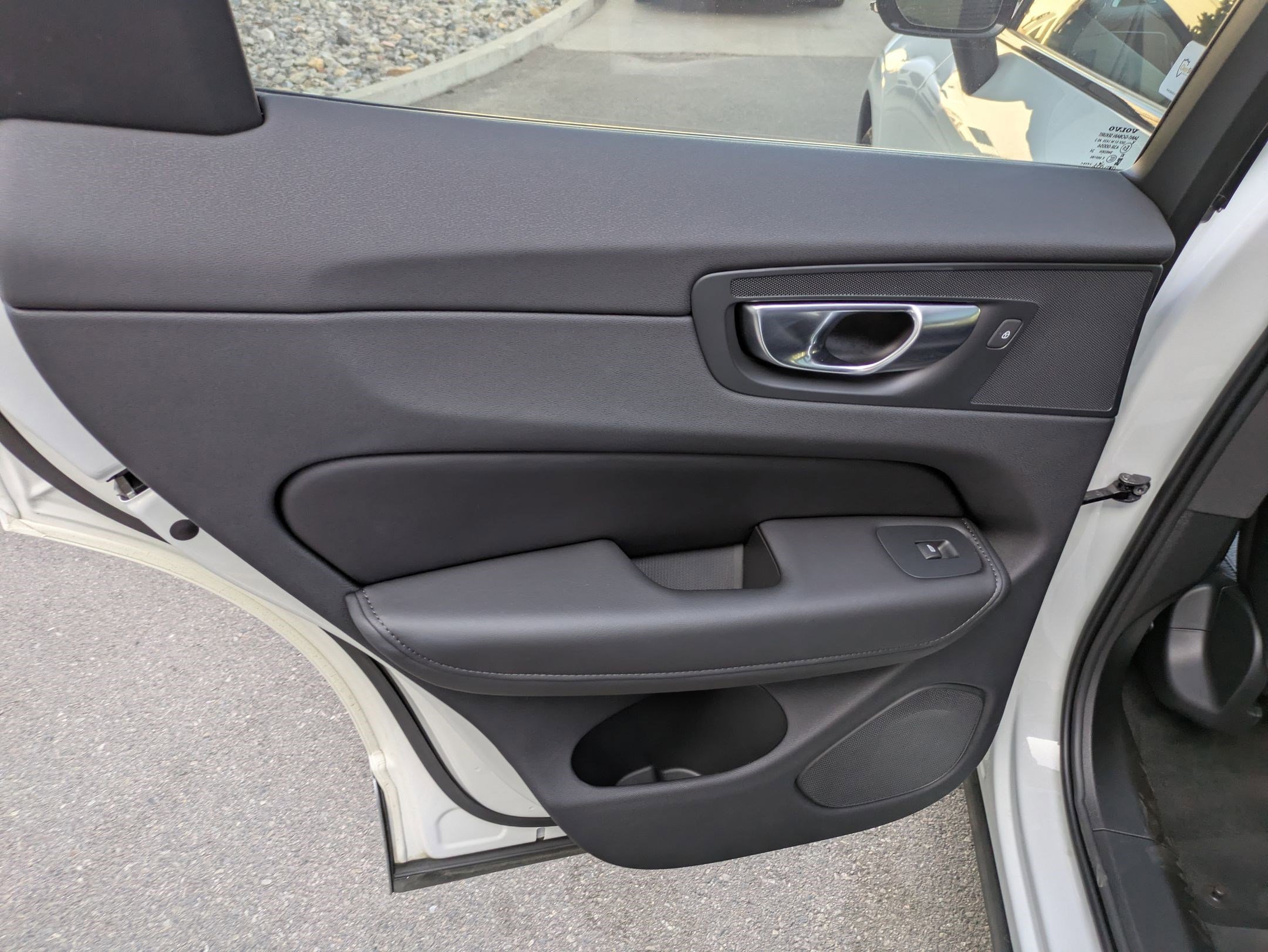2025 Volvo XC60 Plus photo 29