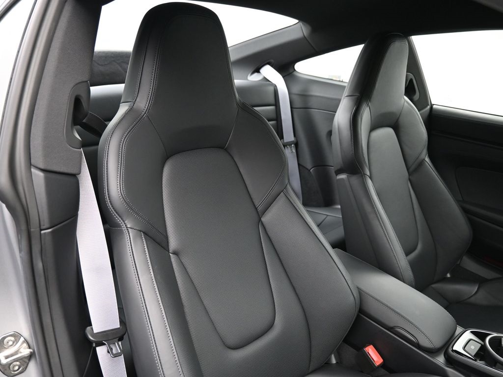 2024 Porsche 911 T photo 9
