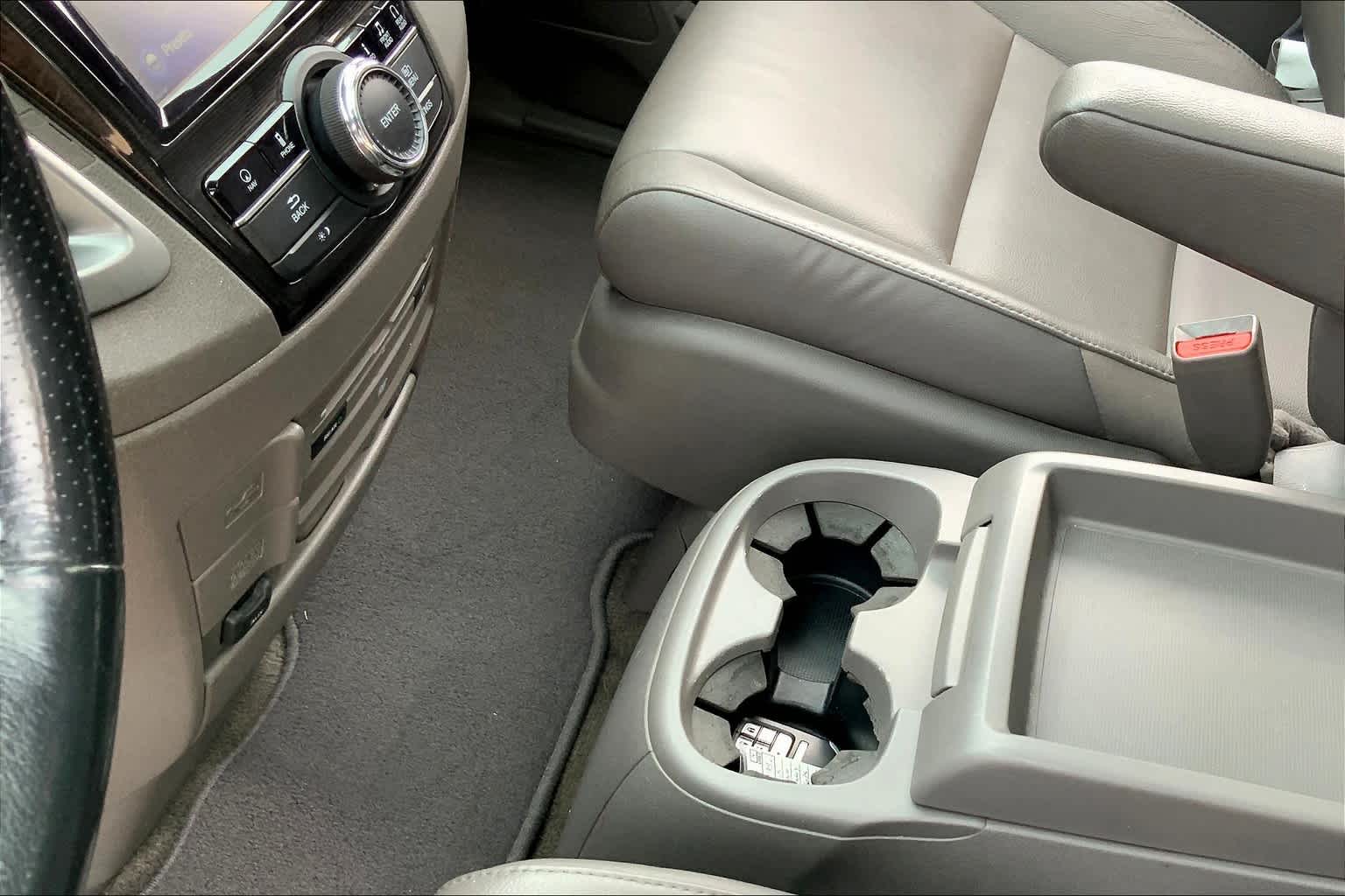 2015 Honda Odyssey Touring Elite photo 13