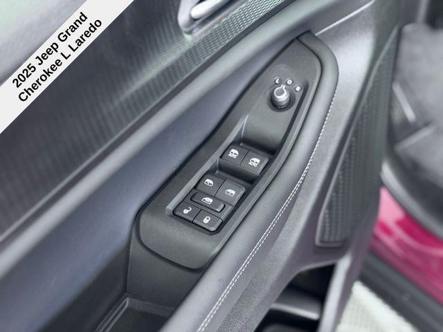 2025 Jeep Grand Cherokee Laredo X photo 16