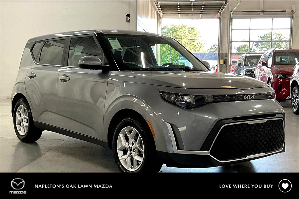 2023 Kia Soul LX's photo