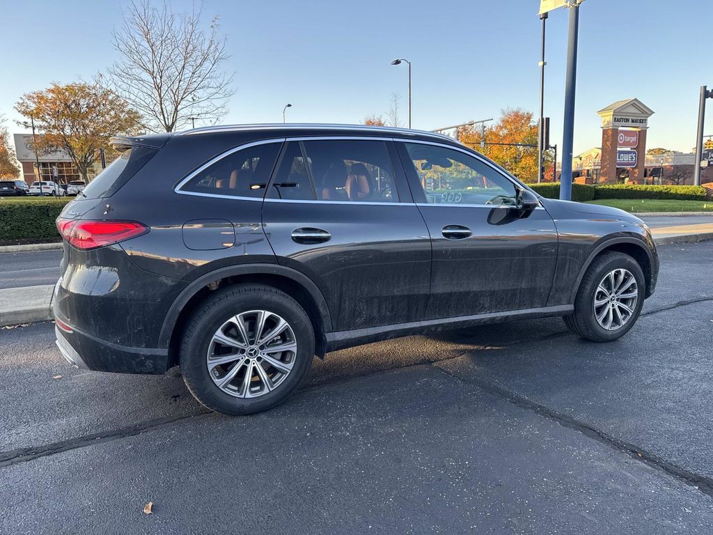 2025 Mercedes Benz GLC 300 4MATIC photo 4