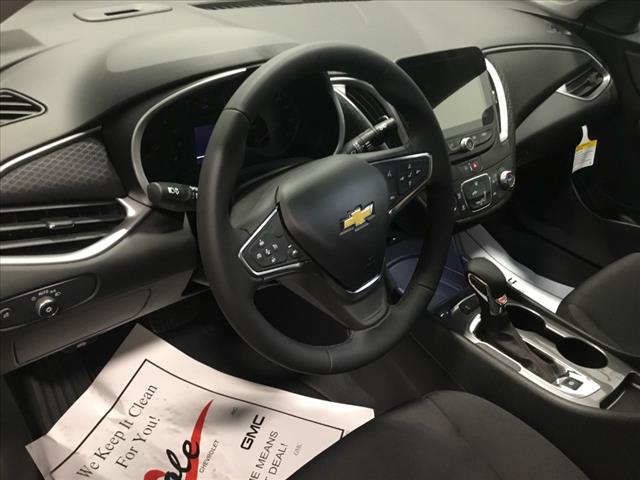 2025 Chevrolet Malibu photo 14