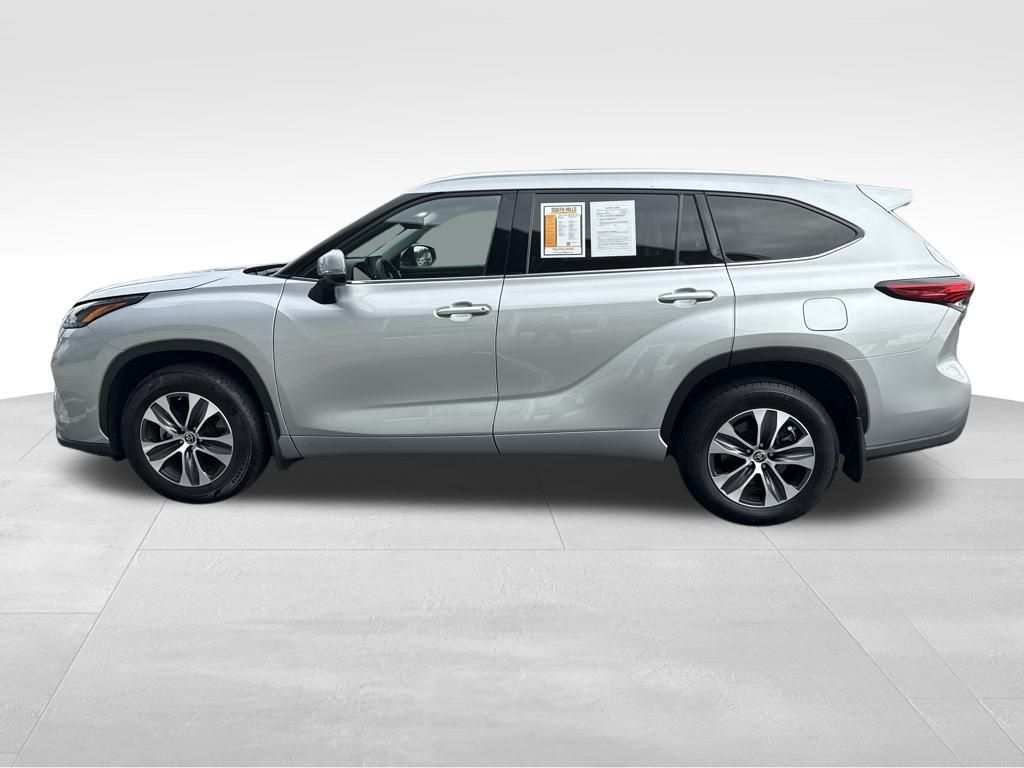 2022 Toyota Highlander XLE photo 4