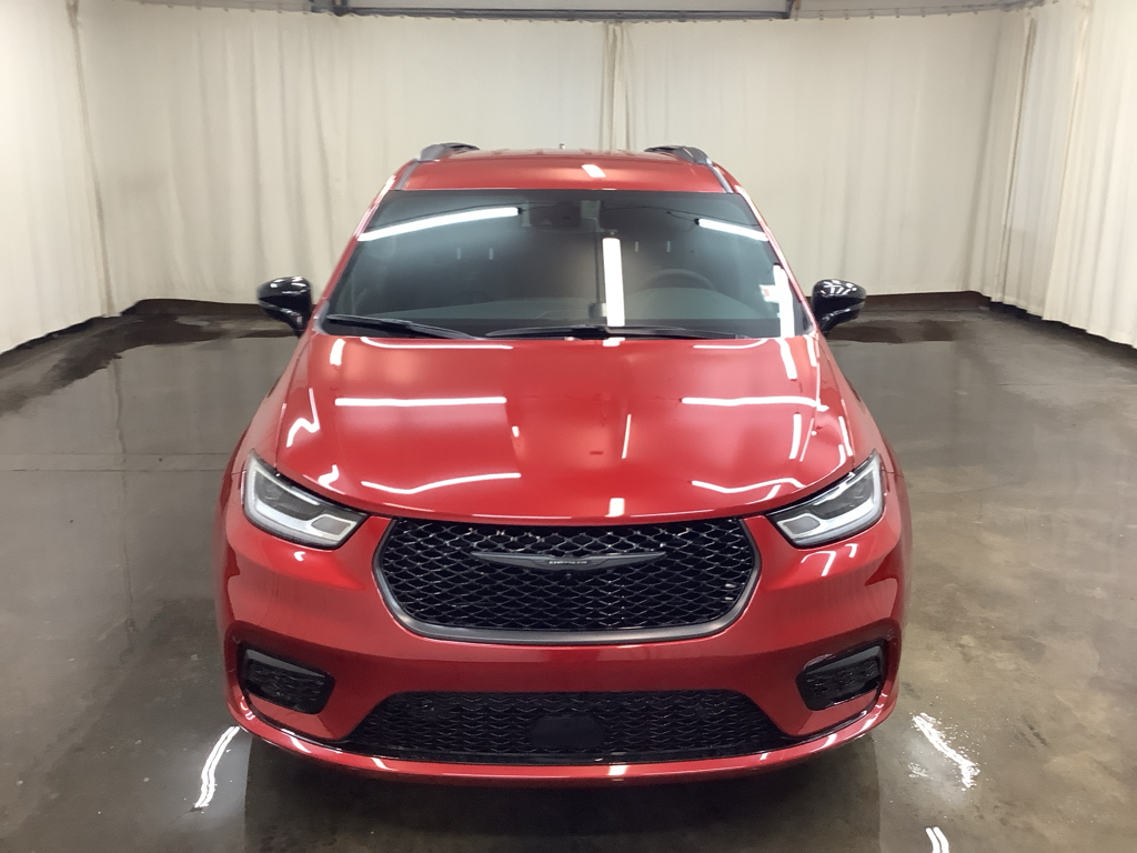 2026 Chrysler Pacifica photo 2