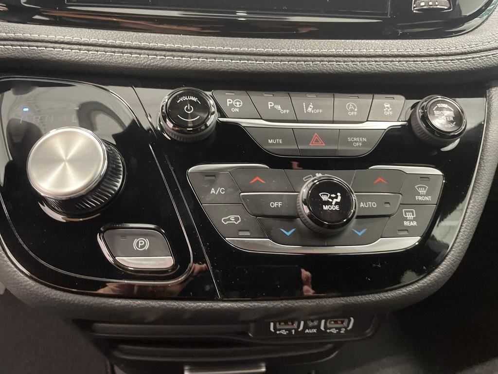 2025 Chrysler Pacifica photo 17