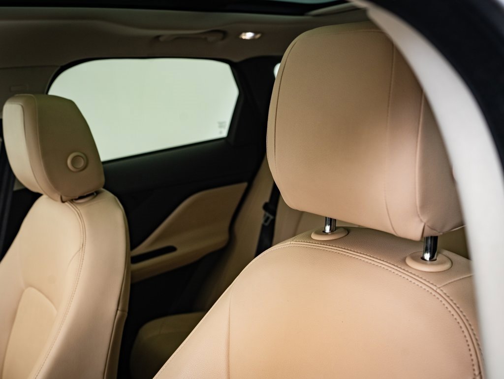 2018 Jaguar F-PACE Premium photo 19