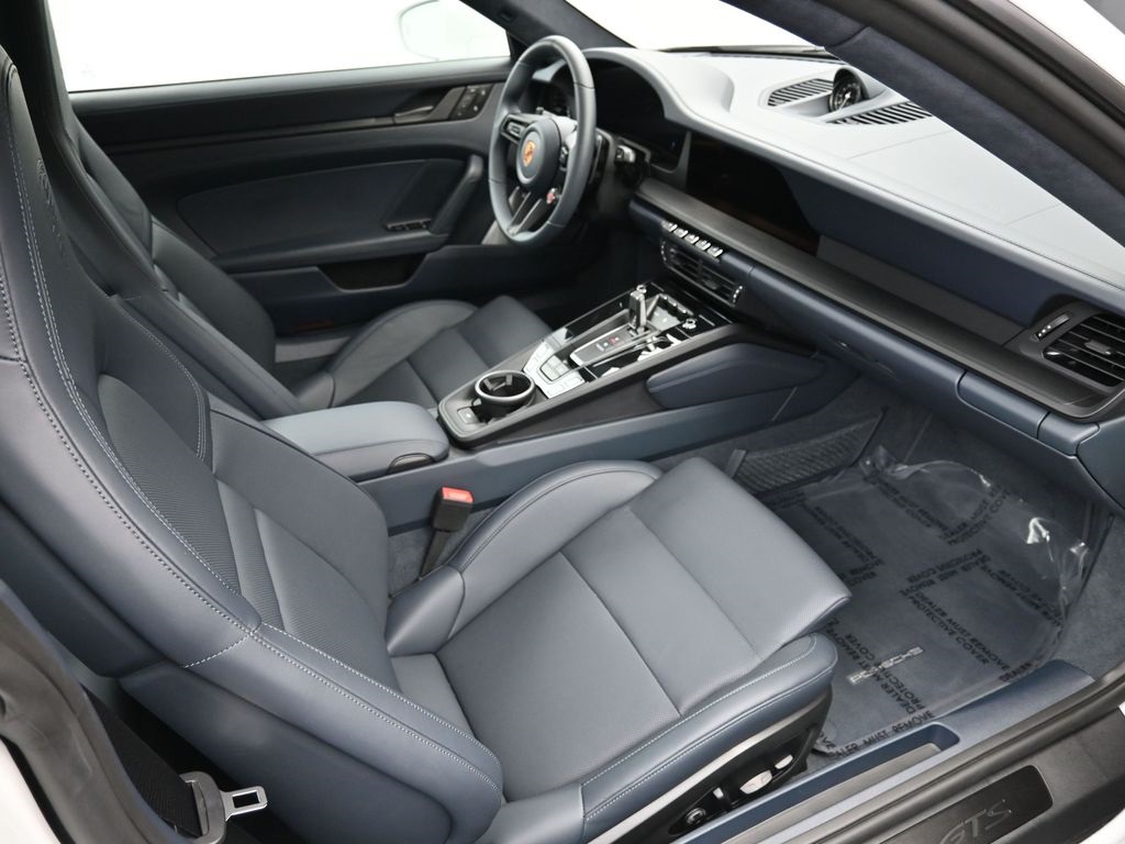 2025 Porsche 911 GTS photo 8