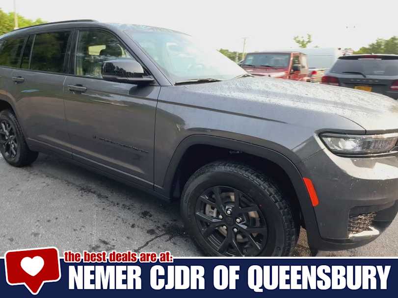 2025 Jeep Grand Cherokee Altitude photo 2