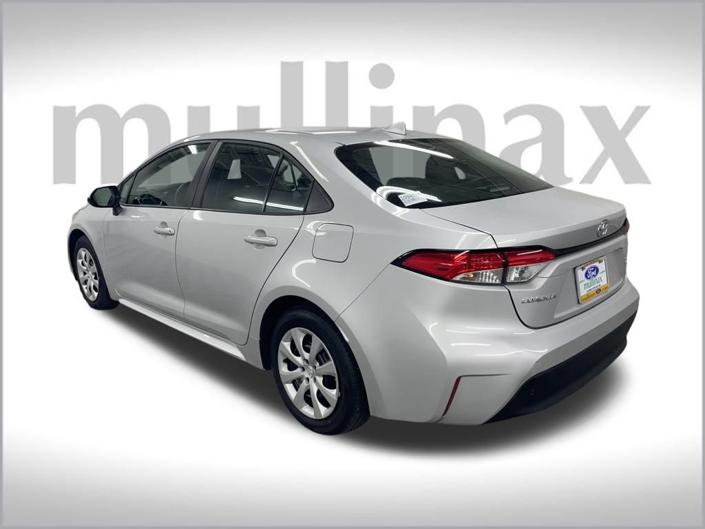 2024 Toyota Corolla LE photo 13