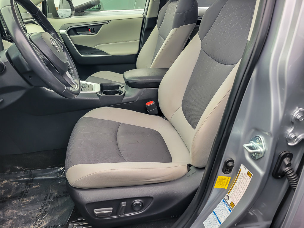 2019 TOYOTA RAV4 - Image 12